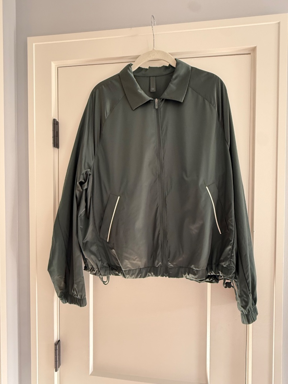 NWOT Women's Lululemon Rainforest Green Large Stretch Satin Nylon Jacket NEW